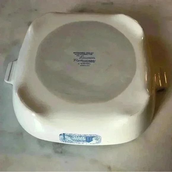 Vintage Corning browning skillet made for Amana Radaranger in Colonial pattern - Picture 5 of 16